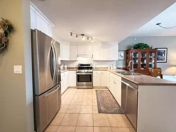 Centre Wellington, ON N0B 1S0,20 Station SQ #103