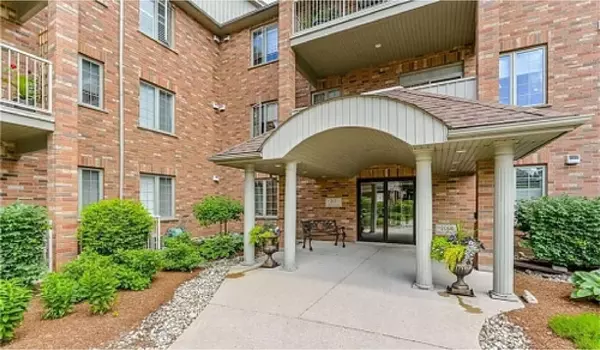 Centre Wellington, ON N0B 1S0,20 Station SQ #103