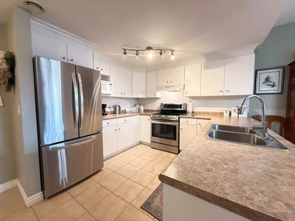 Centre Wellington, ON N0B 1S0,20 Station SQ #103