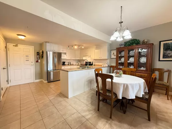 Centre Wellington, ON N0B 1S0,20 Station SQ #103