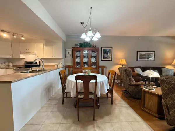 Centre Wellington, ON N0B 1S0,20 Station SQ #103