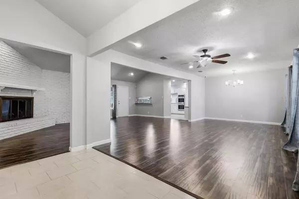 Fort Worth, TX 76133,5925 Rayburn Drive