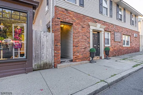 Boonton Town, NJ 07005,910 Main St