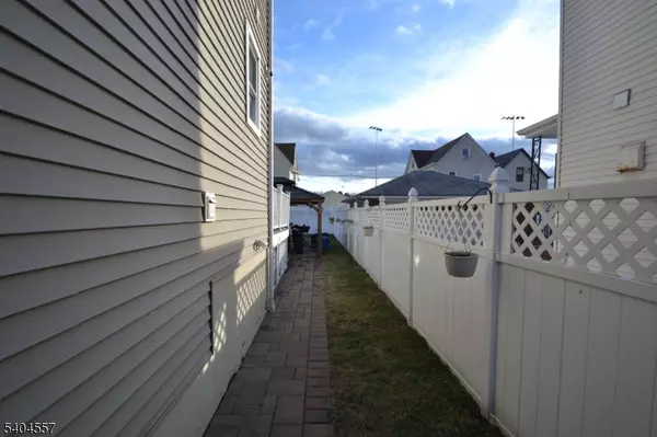 Garfield City, NJ 07026,204 Market St