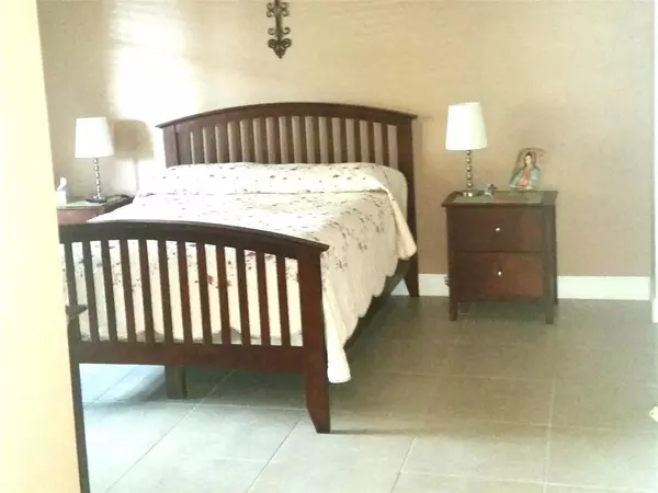 Coral Springs, FL 33067,5880 W Sample Rd #105