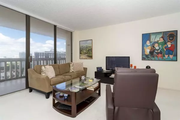 Miami, FL 33180,19355 Turnberry Way #24C