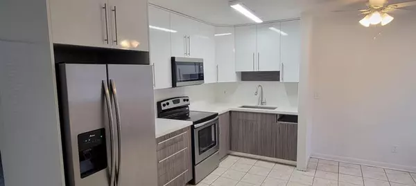 Hollywood, FL 33020,2245 Sheridan St