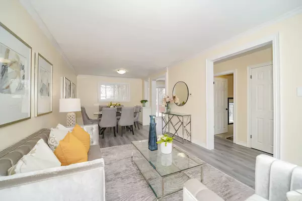 Aurora, ON L4G 2B8,22 Jones CT