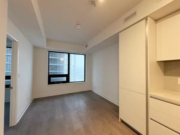 Mississauga, ON L5B 0S1,2 Erskine RD #1508