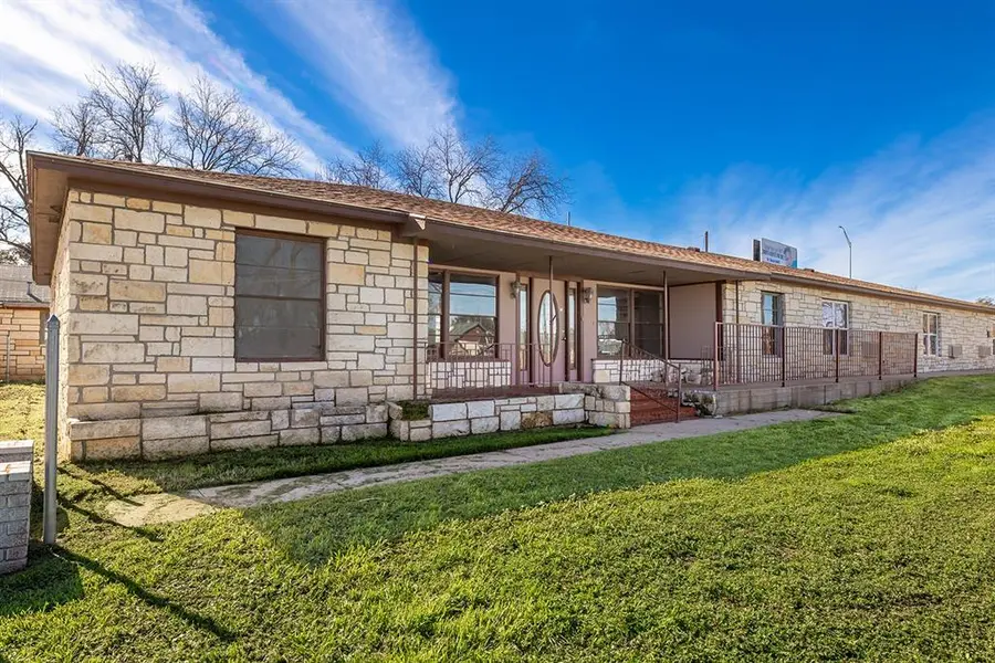 104 E 5th Street, Brady, TX 76825