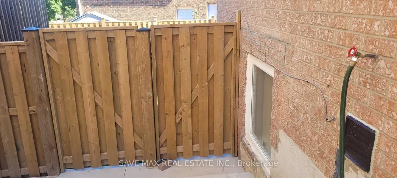 3080 Olympus Mews #Bsmnt/2, Mississauga, ON L5N 4V7