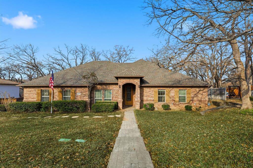 204 Trailwood Drive, Euless, TX 76039