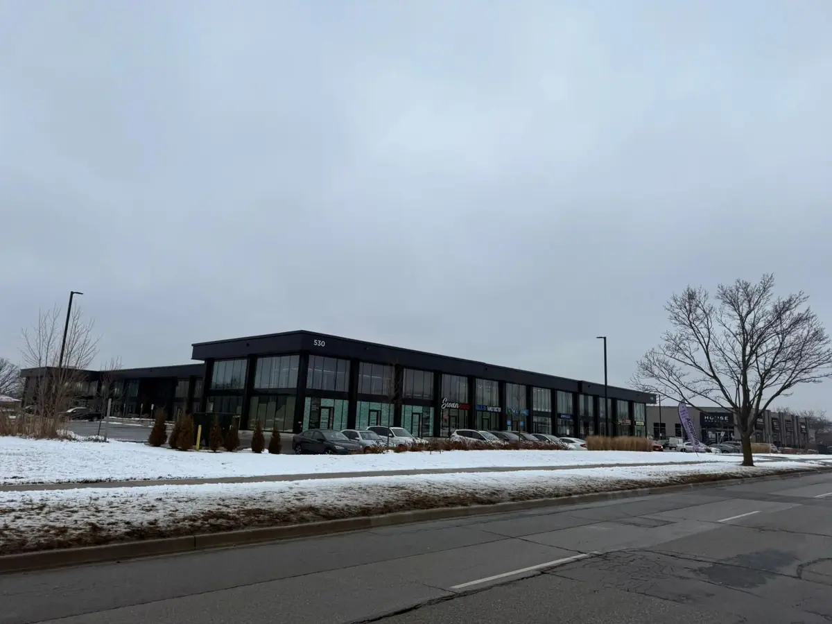 Oakville, ON L6K 2G3,530 speers RD #39