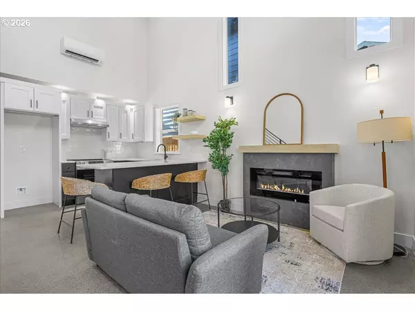 Portland, OR 97215,4234 SE YAMHILL ST #C