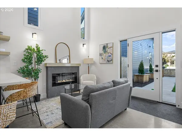 4234 SE YAMHILL ST #C, Portland, OR 97215