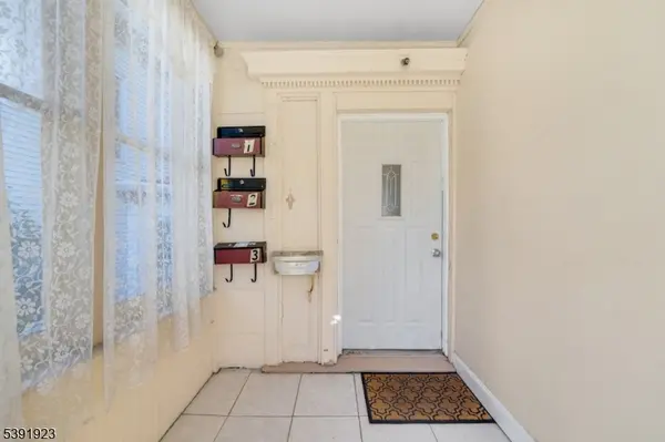 Passaic City, NJ 07055,131 Park Pl