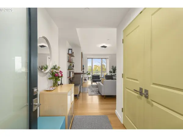 Portland, OR 97239,4280 S CORBETT AVE #102