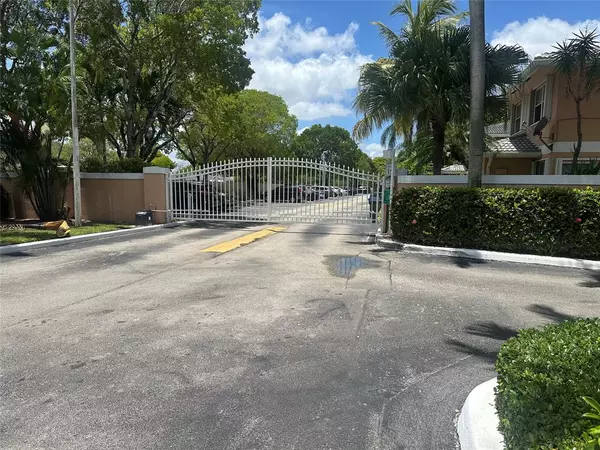 Oakland Park, FL 33309,3263 NW 44th St #6