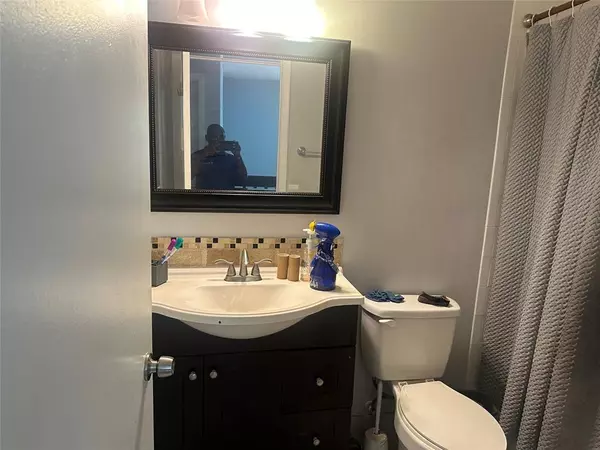 Oakland Park, FL 33309,3263 NW 44th St #6