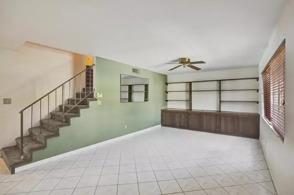 Tamarac, FL 33319,42 Canterbury Ln