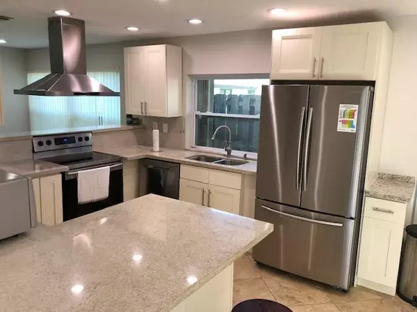 Hollywood, FL 33026,60 Forest Cir