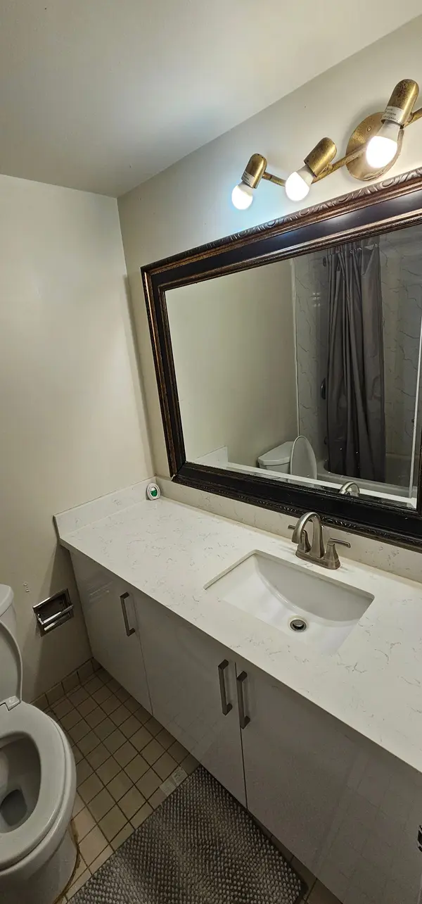 Mississauga, ON L4Z 1S3,200 ROBERT SPECK Pkwy #206