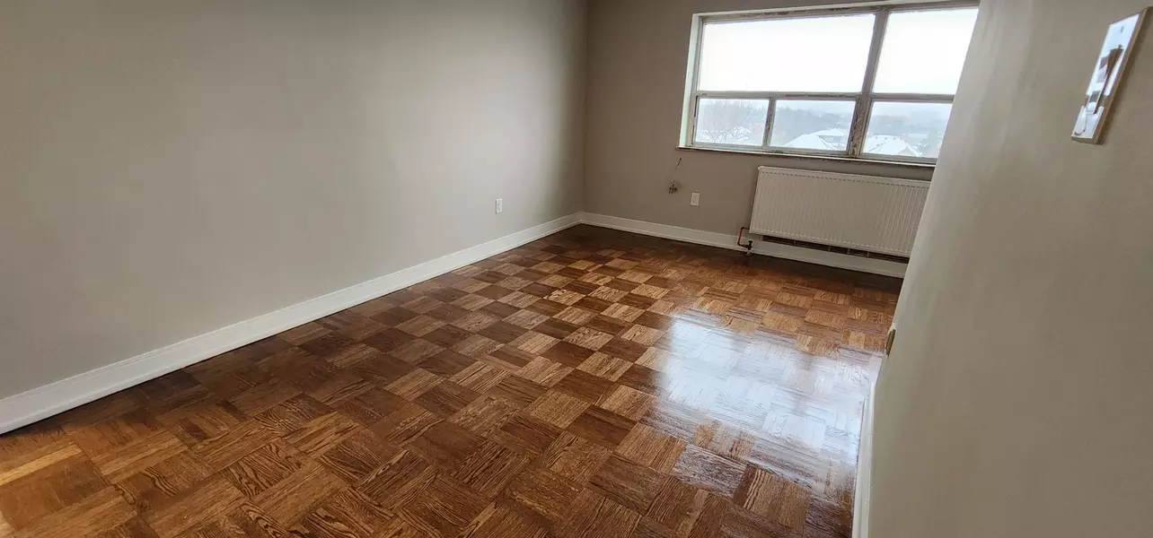 1309 Wilson AVE #410, Toronto W05, ON M3M 1J4