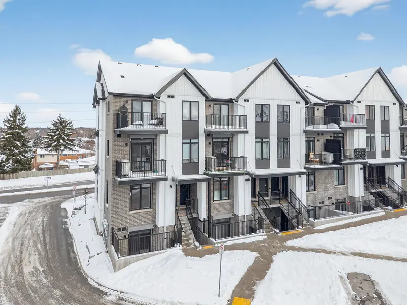 405 Myers RD #1, Cambridge, ON N1P 1J6