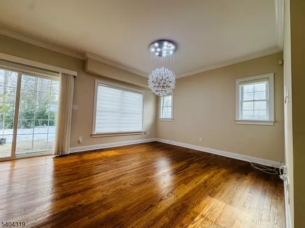 Livingston Twp., NJ 07039,46 Elmwood Dr