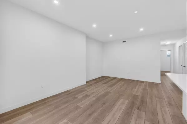 Cambridge, ON N1P 1J6,405 Myers RD #1