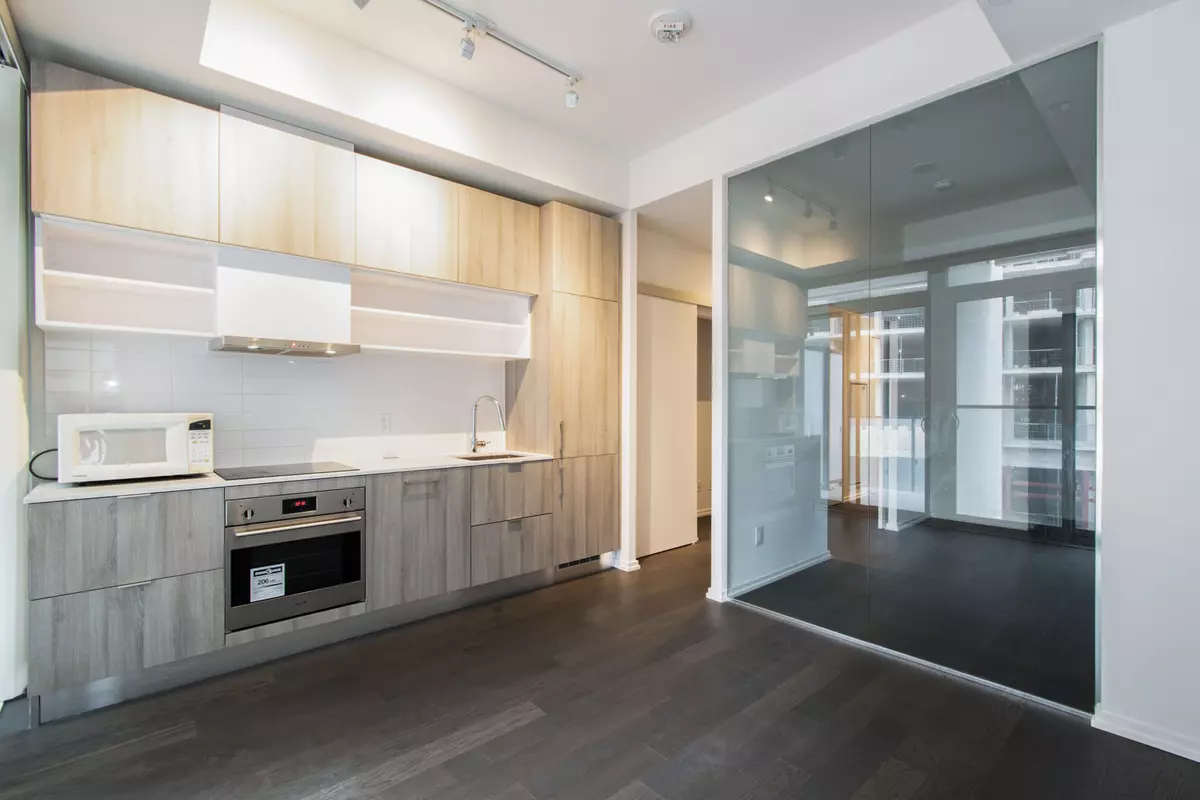 Toronto C10, ON M4S 0B1,5 Soudan AVE #1112