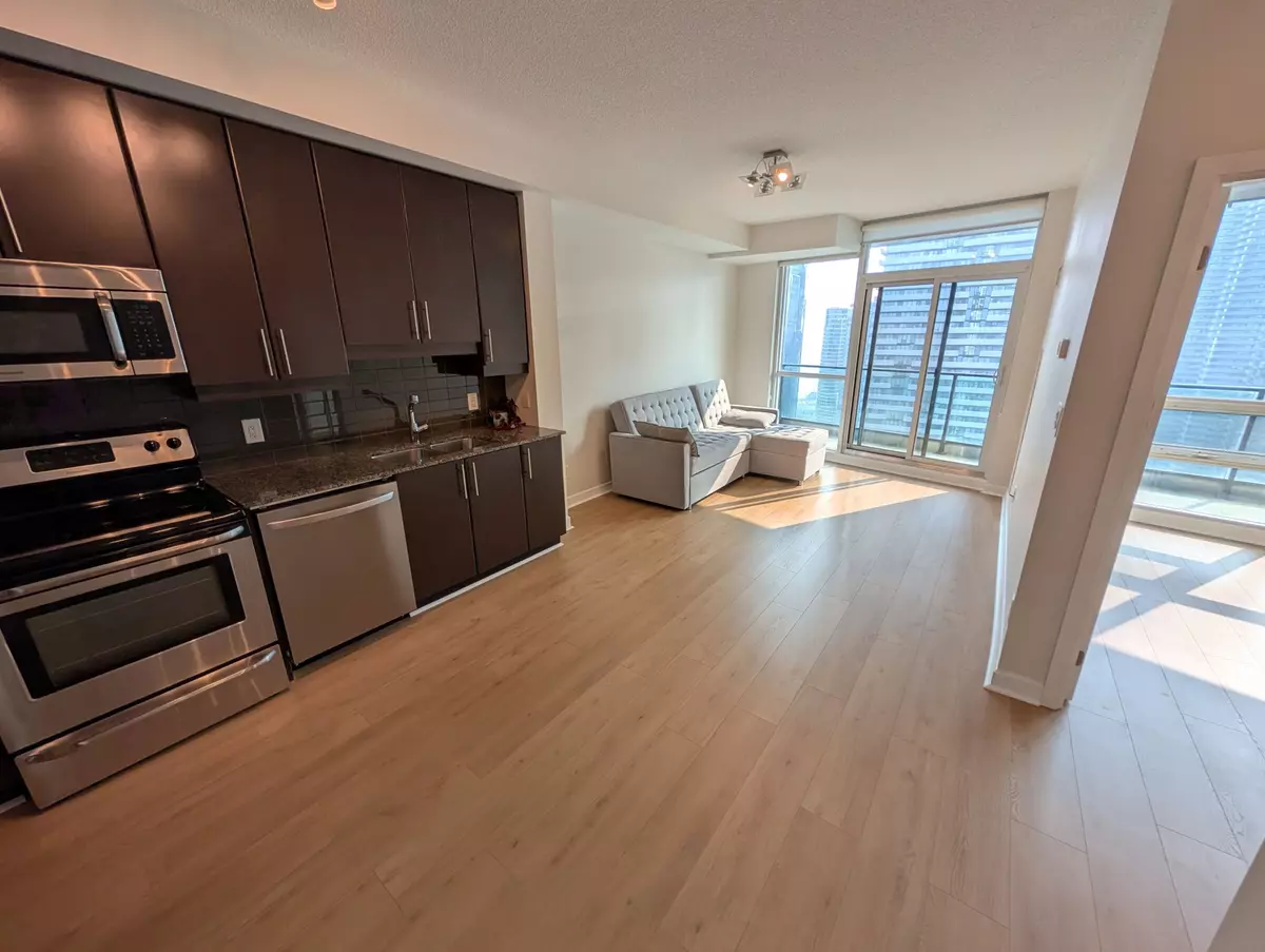 Toronto C01, ON M5J 2Z3,33 Bay ST #3502