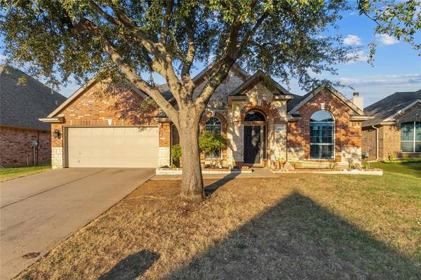 4939 Screech Owl Lane,  Grand Prairie,  TX 75052