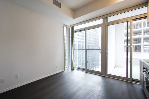 Toronto C10, ON M4S 0B1,5 Soudan AVE #1112