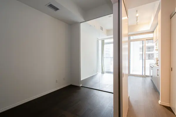 Toronto C10, ON M4S 0B1,5 Soudan AVE #1112