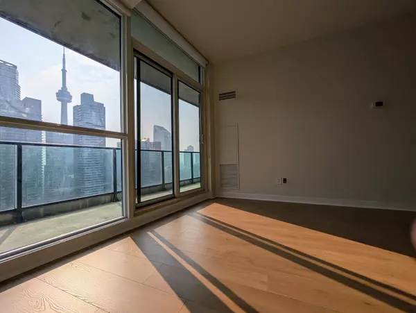 Toronto C01, ON M5J 2Z3,33 Bay ST #3502