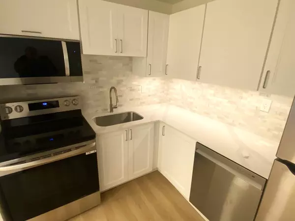 London East, ON N5Y 4T9,573 Mornington AVE #512