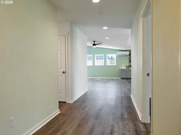 Salem, OR 97301,408 CLARA CT