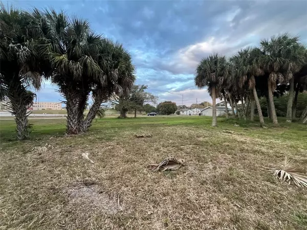 Fort Pierce, FL 34950,605 N 8th St