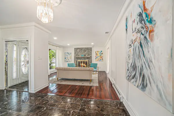 Crystal Bay - Rocky Point - Bayshore, ON K2B 7W7,6 Mosgrove AVE