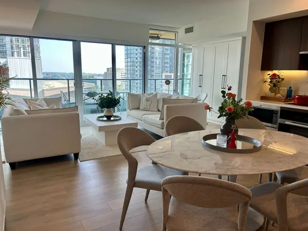 Toronto C01, ON M5V 0X4,3 Concord Cityplace WAY #921