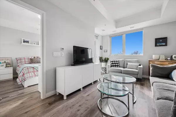 Kitchener, ON N2G 0E2,108 Garment ST #416