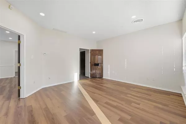 Arlington, TX 76016,3711 W Green Oaks Boulevard #D