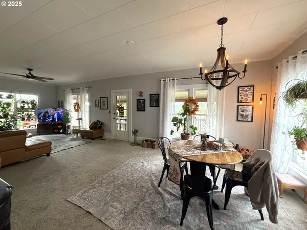 Roseburg, OR 97470,725 NE DENVER ST