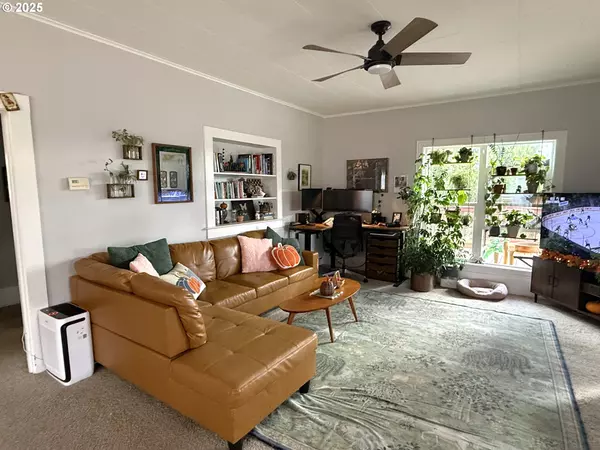 Roseburg, OR 97470,725 NE DENVER ST