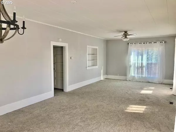 Roseburg, OR 97470,725 NE DENVER ST