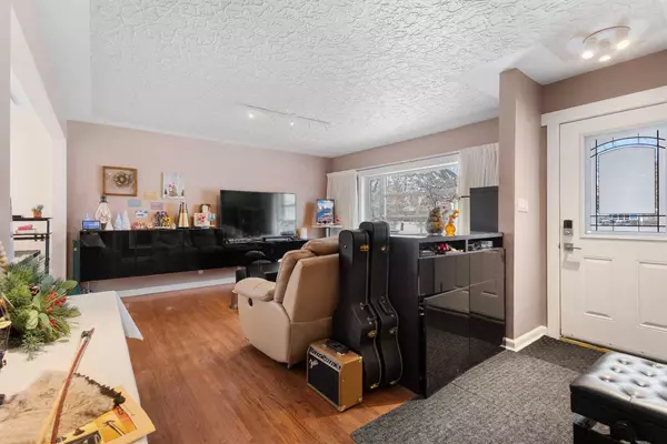 Calgary, AB T2M 3Z3,2816 24 ST NW