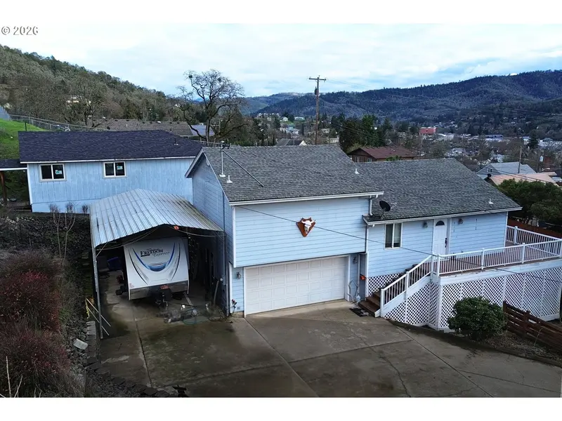 918 NE MALHEUR AVE, Roseburg, OR 97470