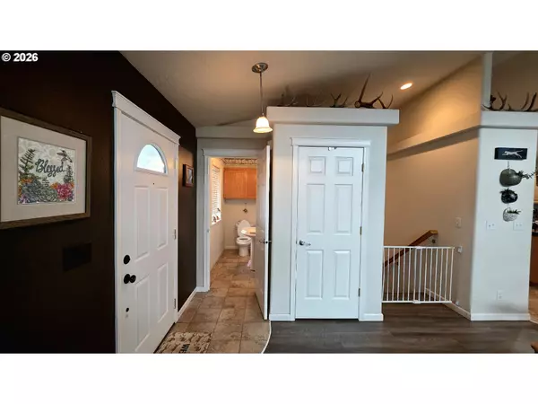 Roseburg, OR 97470,918 NE MALHEUR AVE