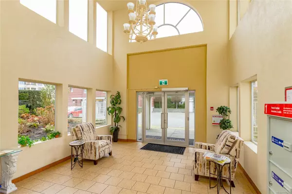 Victoria, BC V9A 7J9,11 Cooperage Pl #405